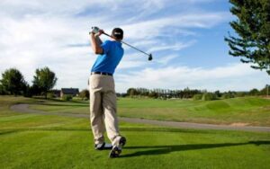 Read more about the article Mastering the Green: Essential Golf Tips for Beginners